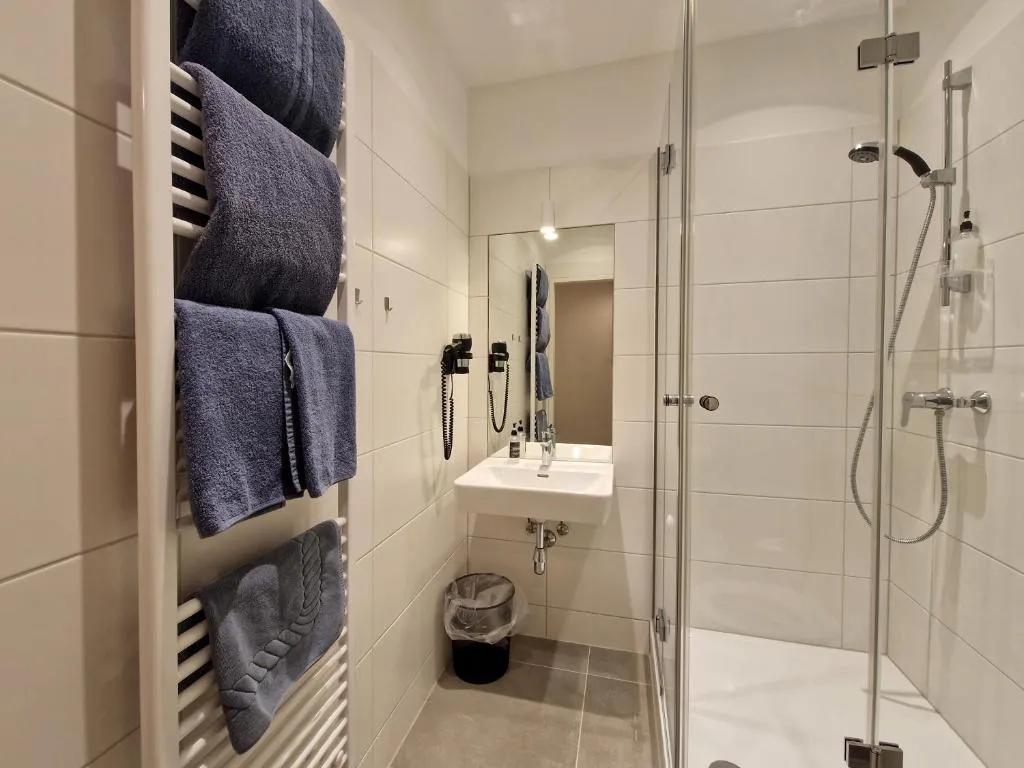 Bad mit Dusche