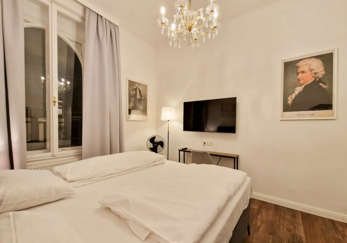 Studio mit Küche & Straßenblick
